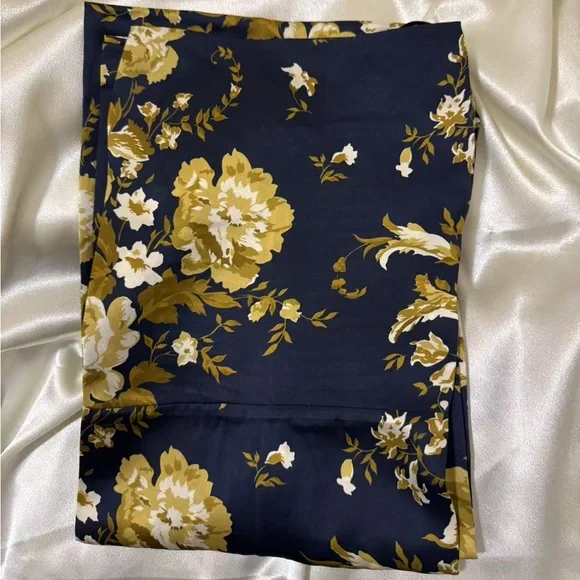 Reformation Frankie Silk Dress in Divinity *NWT* - Picture 4 of 6